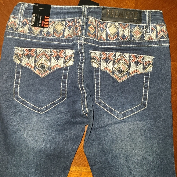 Jeans - Picture 2 of 4